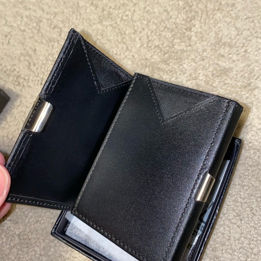 trifold black leather wallet
